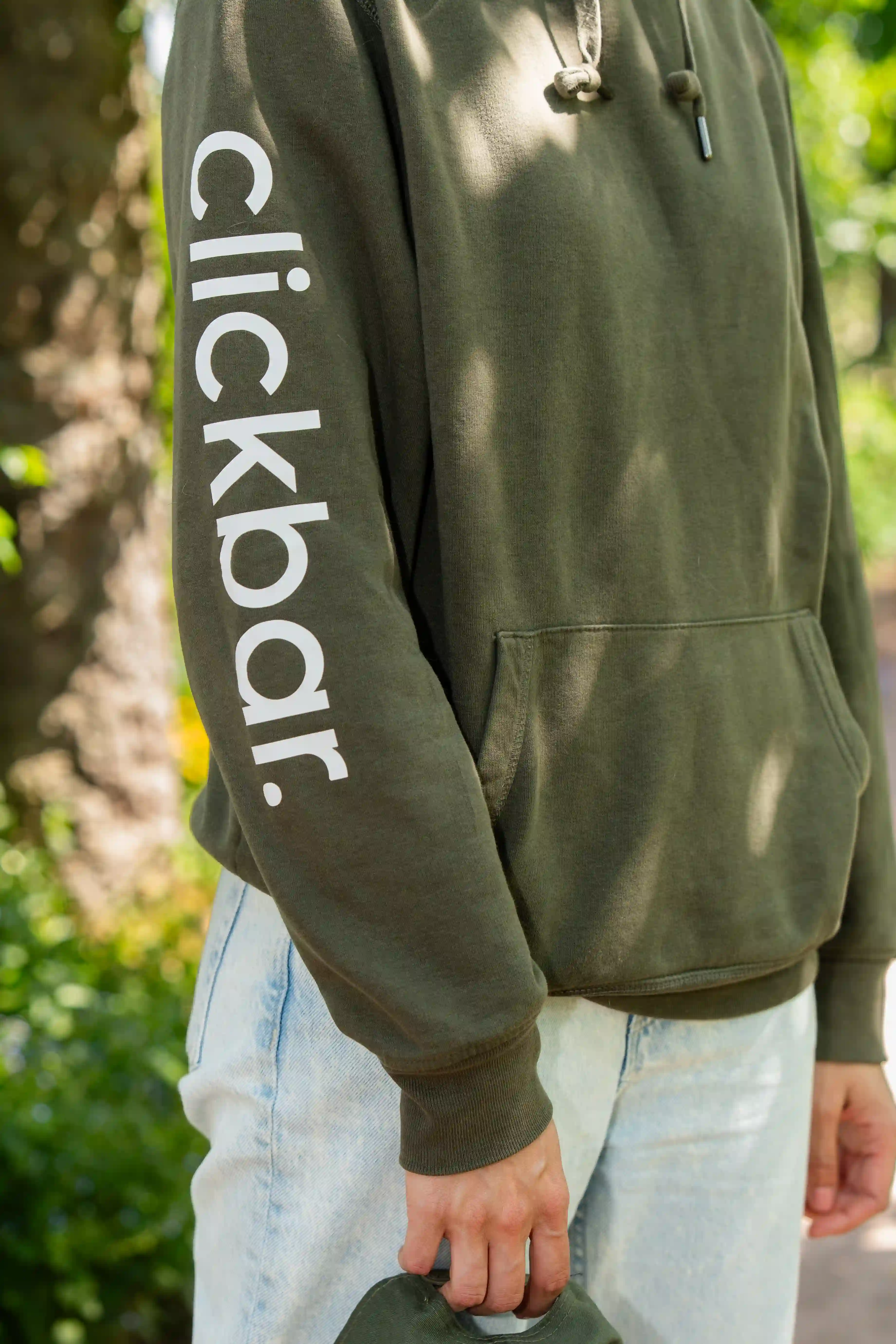 olive-grüner clickbar. Hoodie