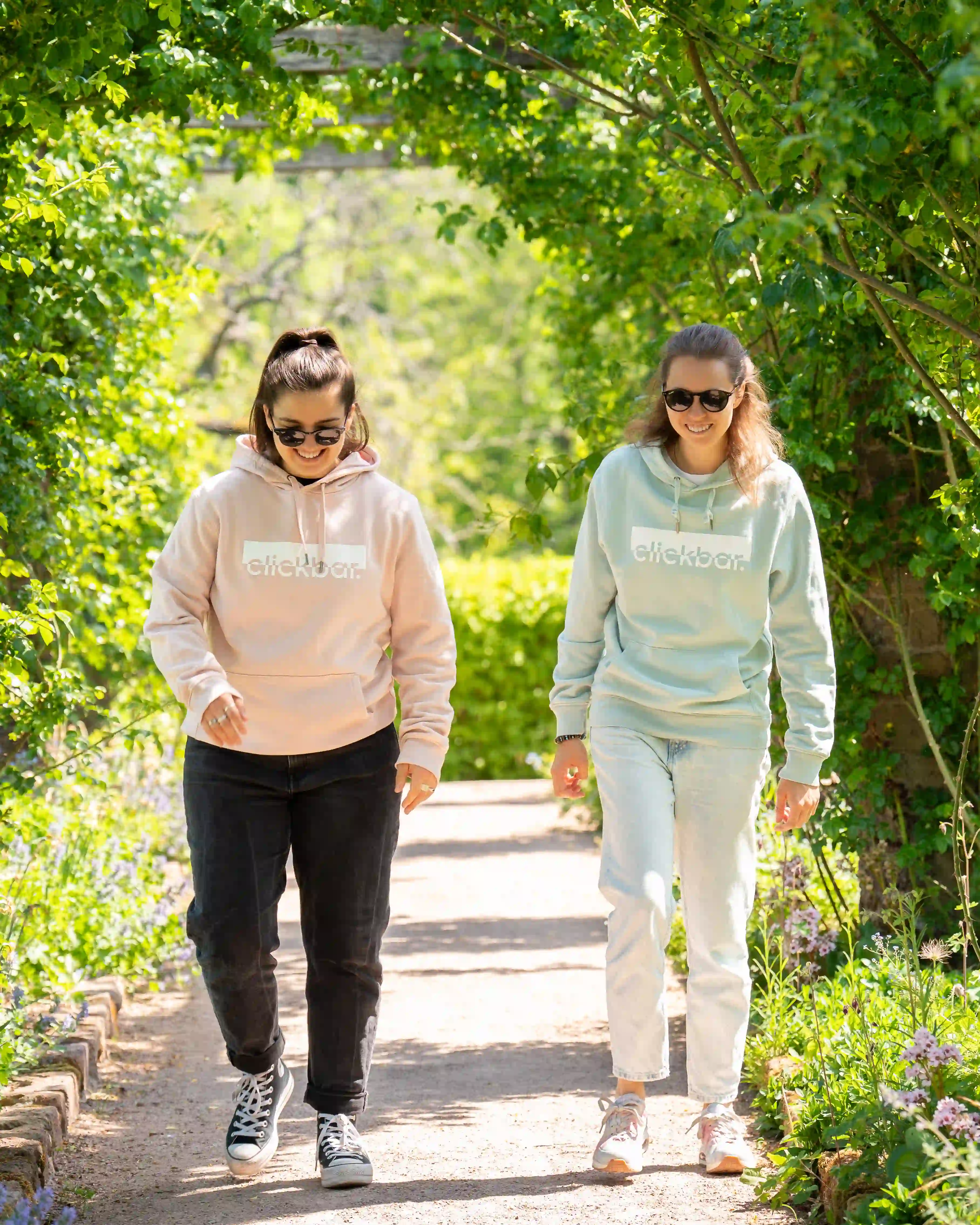 pinker und mint-grüner clickbar. Hoodie