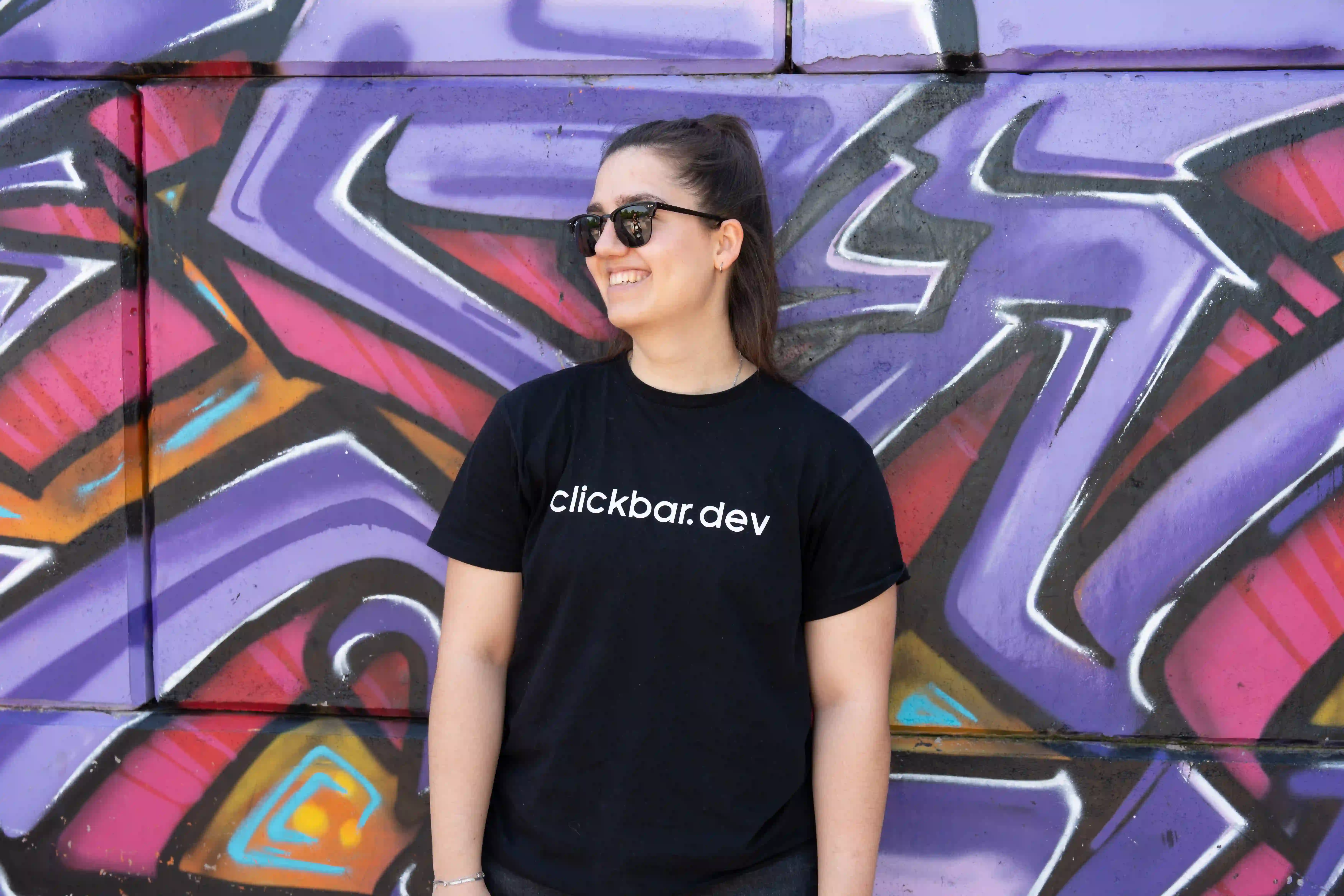 schwarzes clickbar.dev T-Shirt